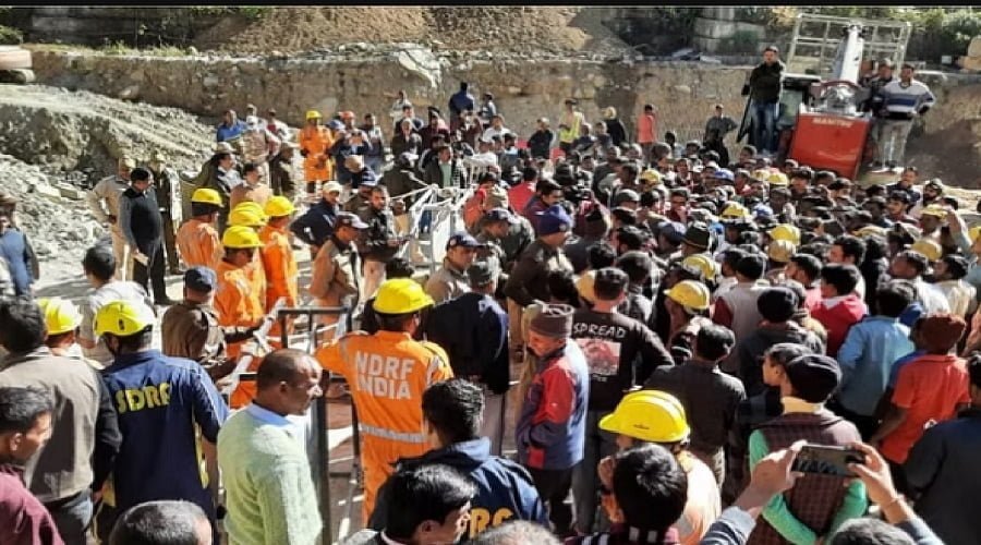 https://pahadsamachar.com/uttarkashi/uttarkashi-tunnel-accident-happened-due-to-the-negligence-of-the-company-the-anger-of-the-workers-how-long-will-40-lives-remain-in-captivity/