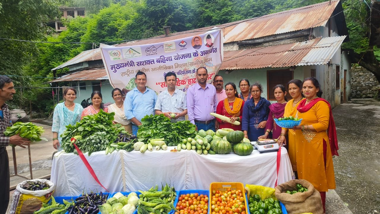 हाट बाजार बना महिलाओं के रोजगार का जरिया